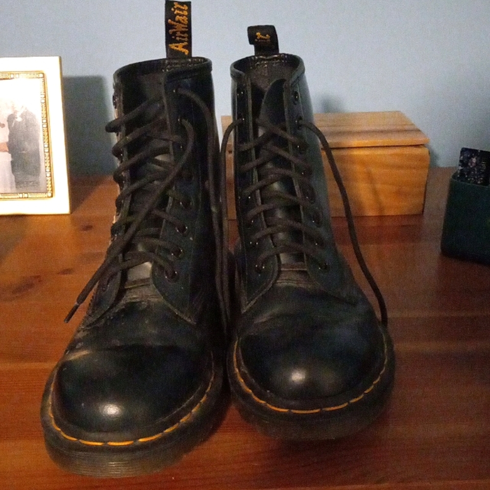 Size 6 black docs